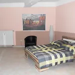 Ferienwohnung Im Herzen Von Duesseldorf